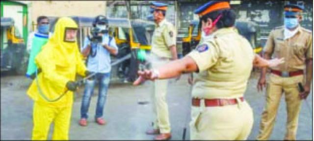 ಲಾಕ್ಡೌನ್ ನಿಯಮವನ್ನು ಮೀರುತ್ತಿರುವ ಶಾಸಕರು, ಸಚಿವರು